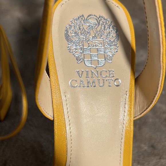NEW Vince Camuto mustard yellow sandals, size 9 Wide. Never worn. - Picture 8 of 8